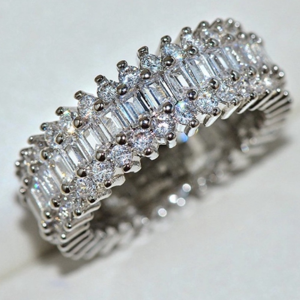 NEW 18K GOLD BAGUETTE ROUND DIAMOND ETERNITY RING